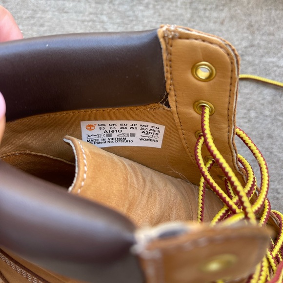 Women’s Timberland Boots - Picture 3 of 3